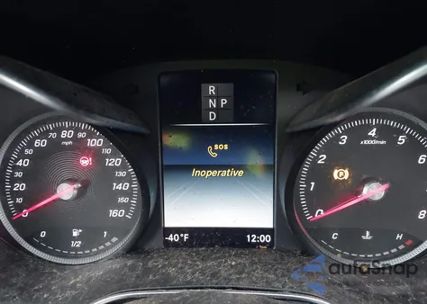 2018 Mercedes-Benz C 300 4Matic z USA, uszkodzony, nr VIN 55SWF4KB8JU257360